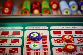 Caishen Wins table display showing odds, result history, and player statistics